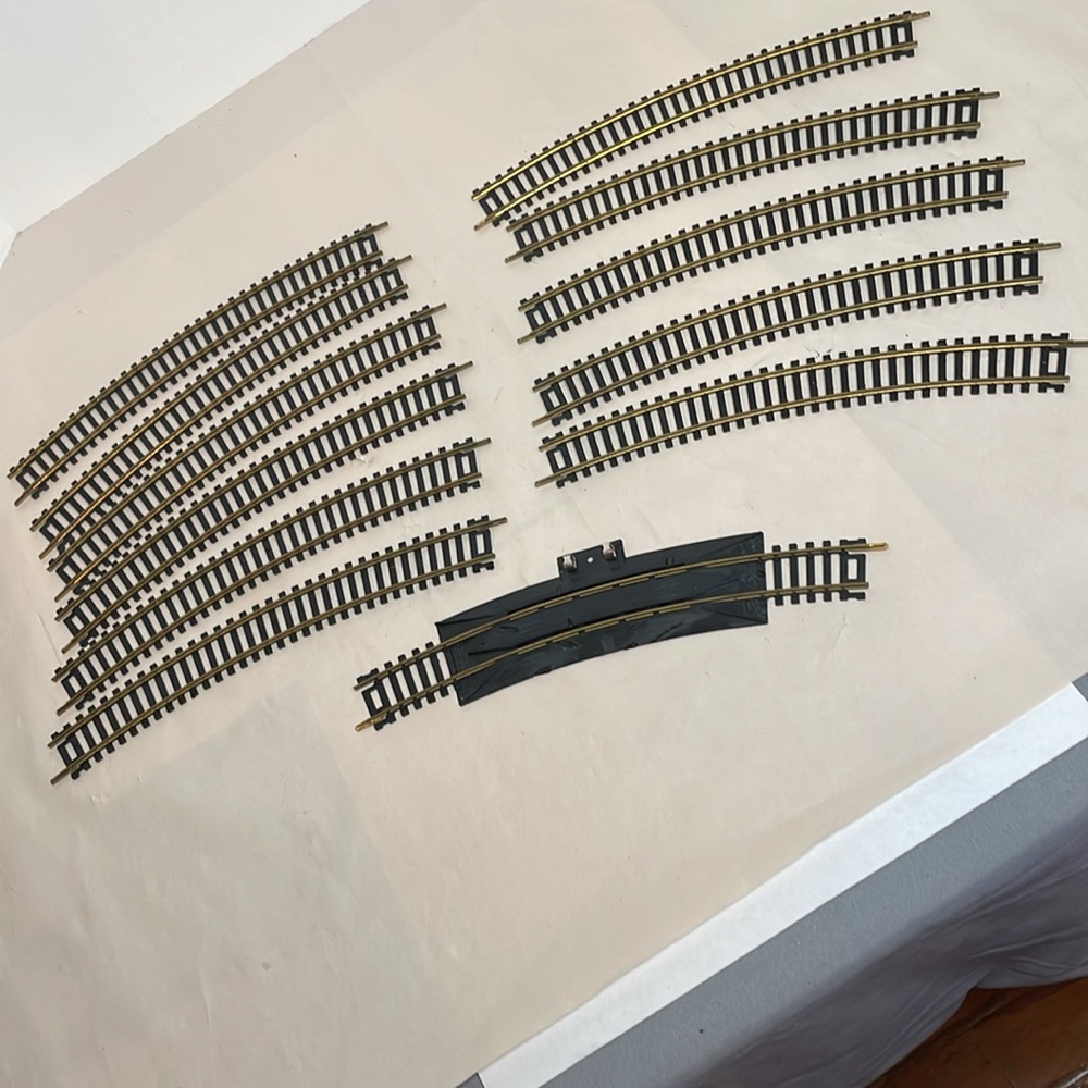 HO Tracks 12 pieces -11 Tyco #15685 and 1 R T 18"Rerailer terminal track 25671